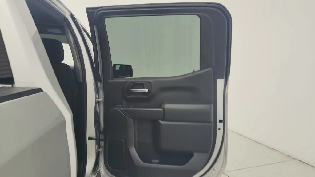 Used 2020 SILVER ICE METALLIC Chevrolet Custom image 27