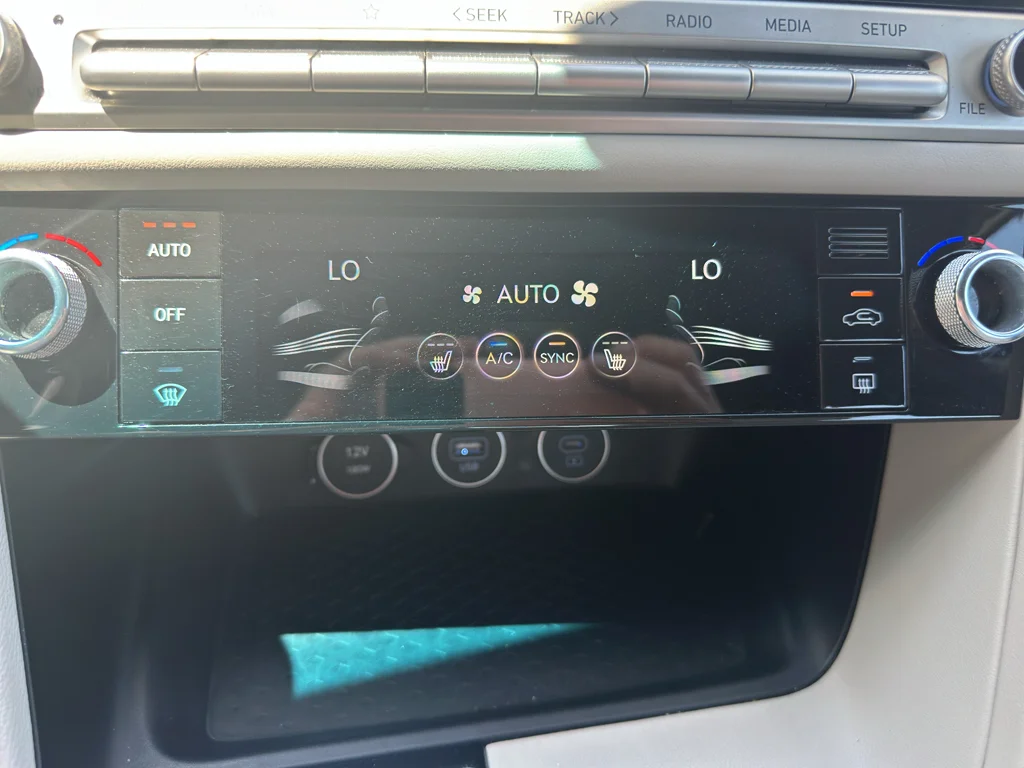 Used 2025  Genesis 2.5T image 23