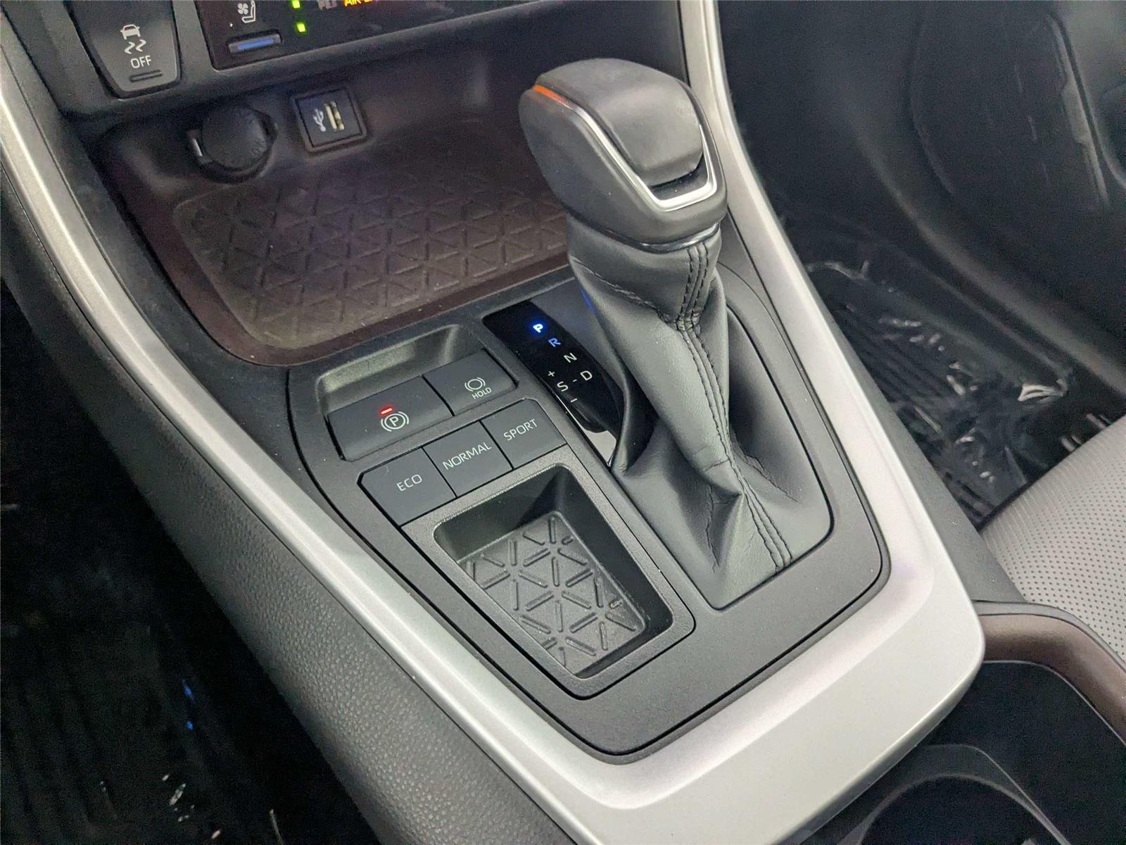 Certified Used 2024 Wind Chill Pearl Toyota Limited image 28