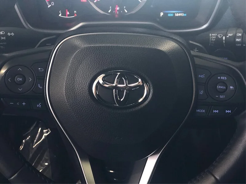 Used 2020 Blizzard Pearl Toyota SE image 26