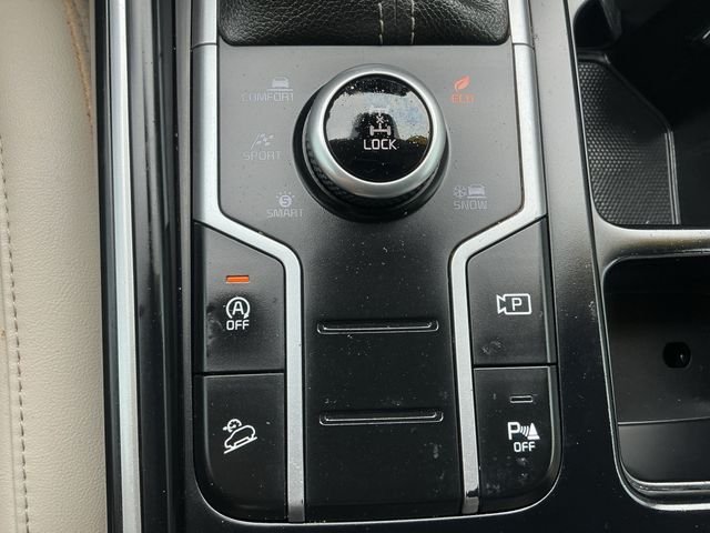 Used 2021 White Kia S image 24
