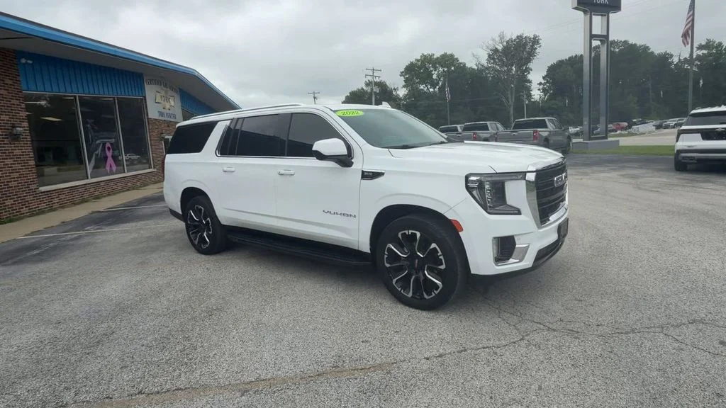 Used 2022 White GMC SLE image 2