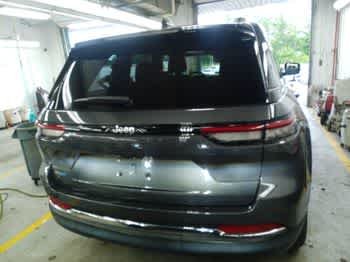 Used 2024 Baltic Gray Metallic Clearcoat Jeep  image 4