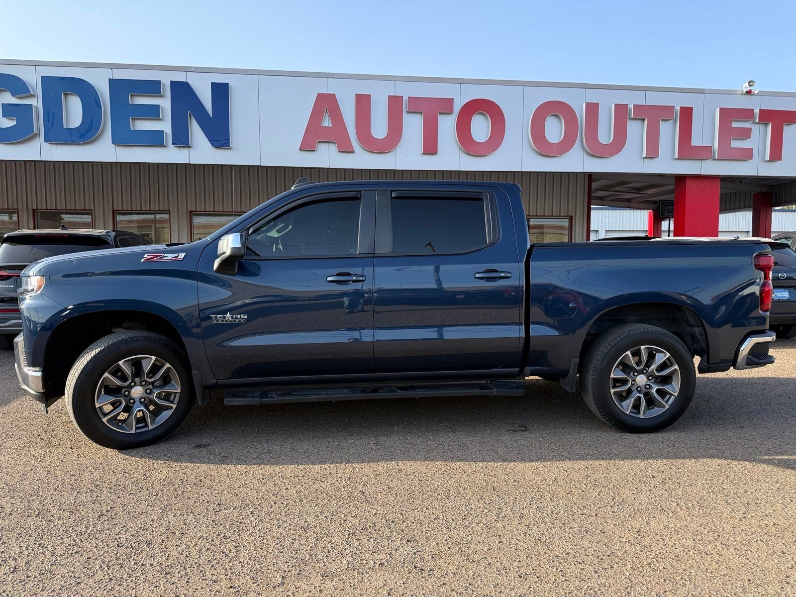 Used 2019 Blue Chevrolet LT image 3