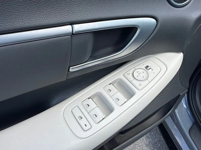Used 2025 Blue Hyundai SEL image 28