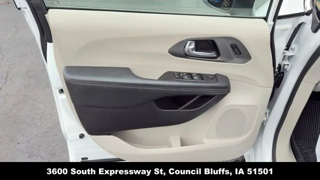 Used 2023 White Chrysler Touring L image 13