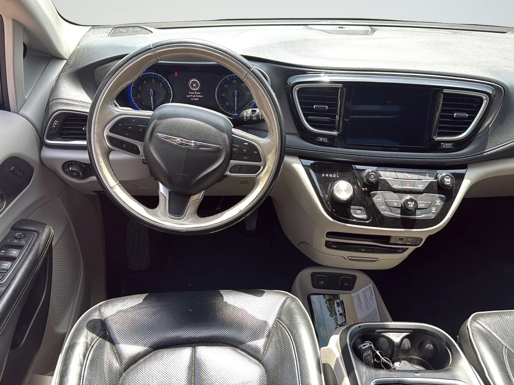 Used 2019 Black Chrysler Limited image 9