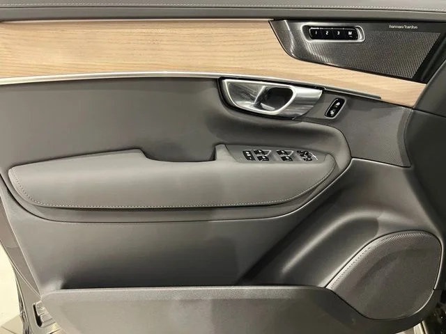 New 2026 Black Volvo B6 Plus 7-Seater image 10