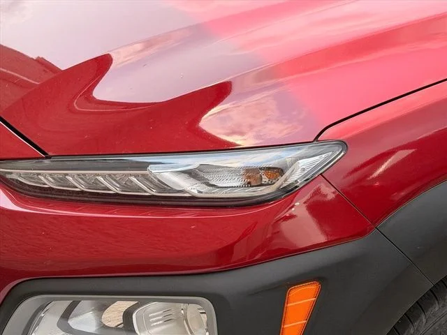 Used 2021 Red Hyundai SE image 18