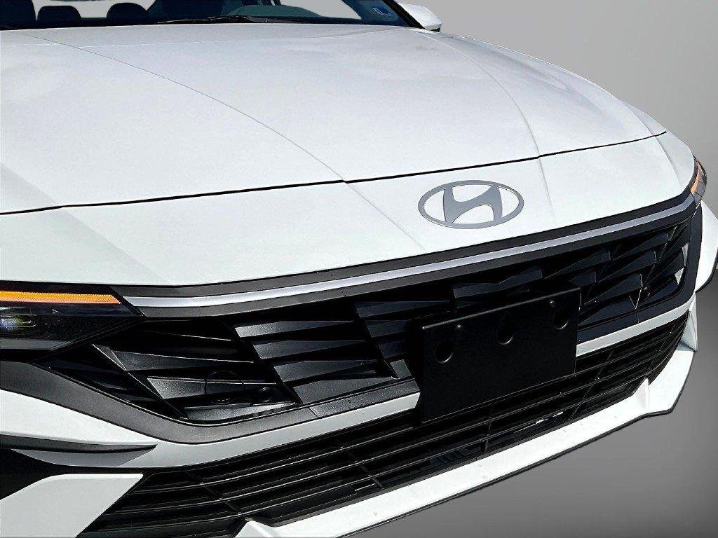 New 2026 White Hyundai SE image 25