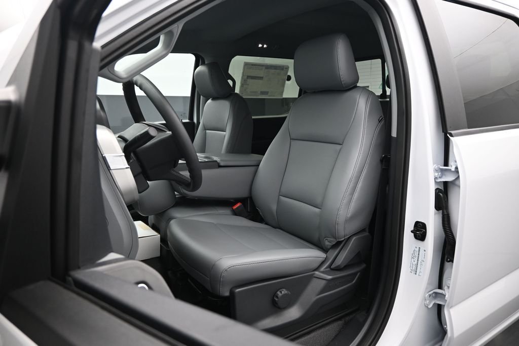 New 2026 Oxford White Ford XL image 8