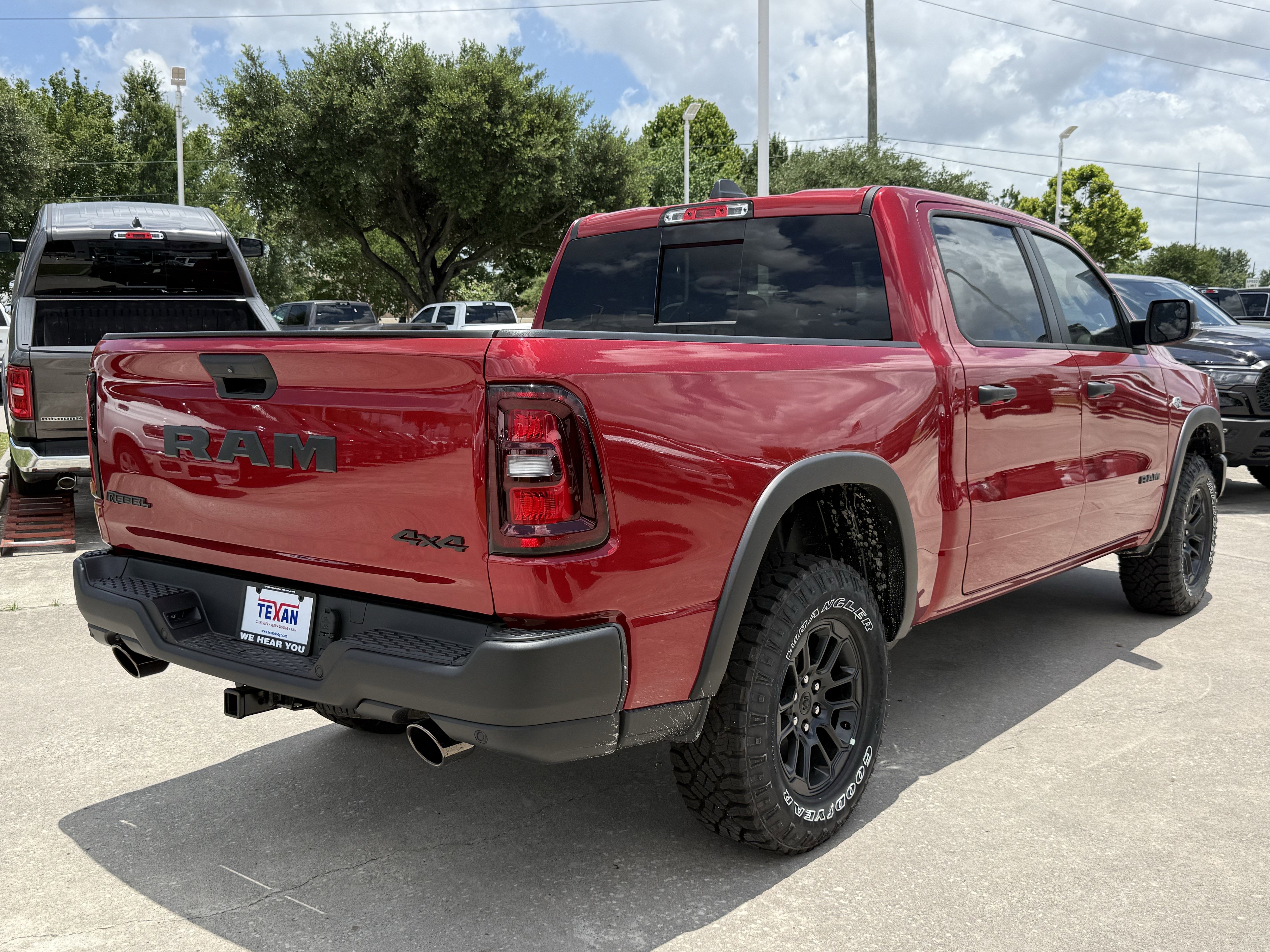 New 2026 Molten Red Pearl-Coat Exterior Paint RAM Rebel image 4