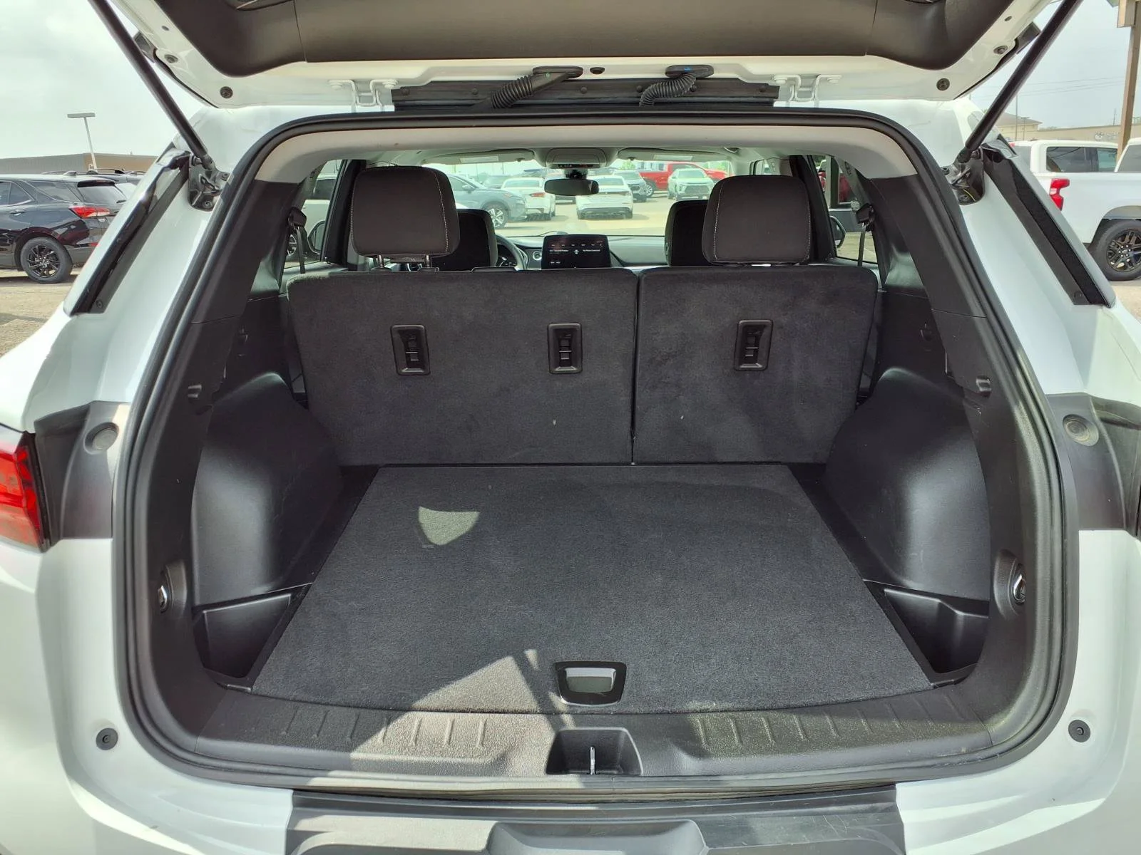 Used 2025 Summit White Chevrolet LT image 18