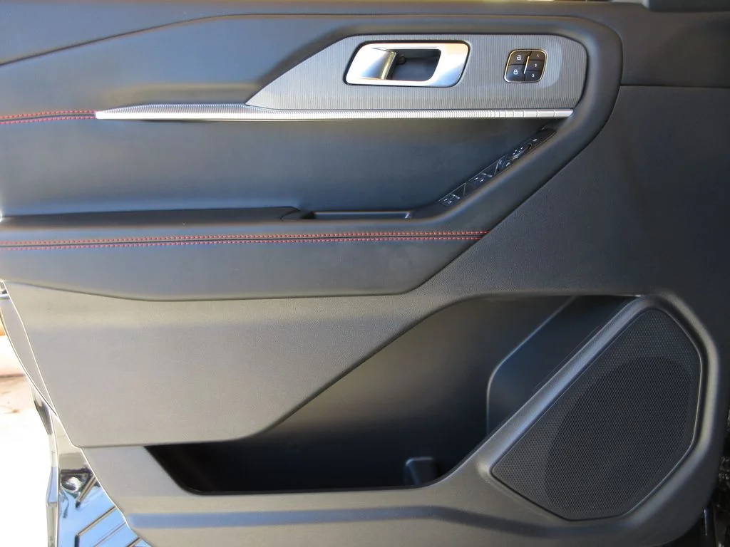 New 2026 Agate Black Metallic Ford ST-Line image 9