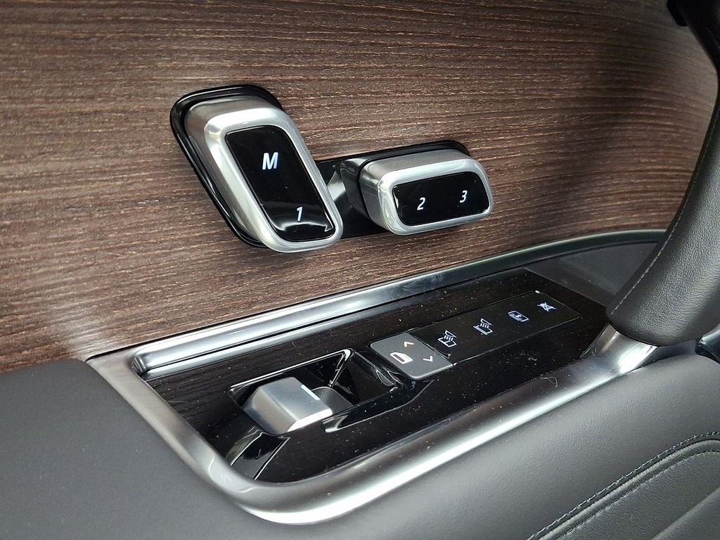 New 2026 Santorini Black Land Rover SE image 8