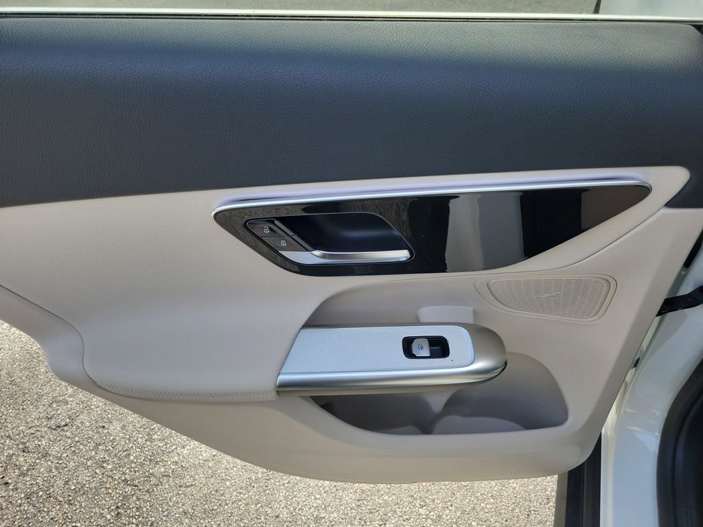 New 2026 White Mercedes-Benz GLC 300 image 15