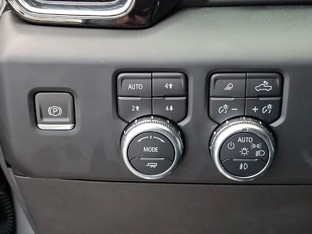 Used 2023 Silver GMC Denali image 25