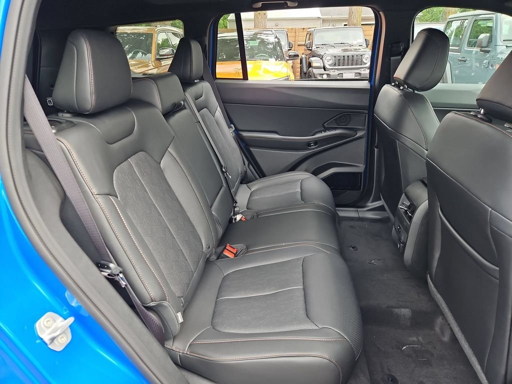 New 2026 Hydro Blue Pearl-Coat Exterior Paint Jeep Overland image 15