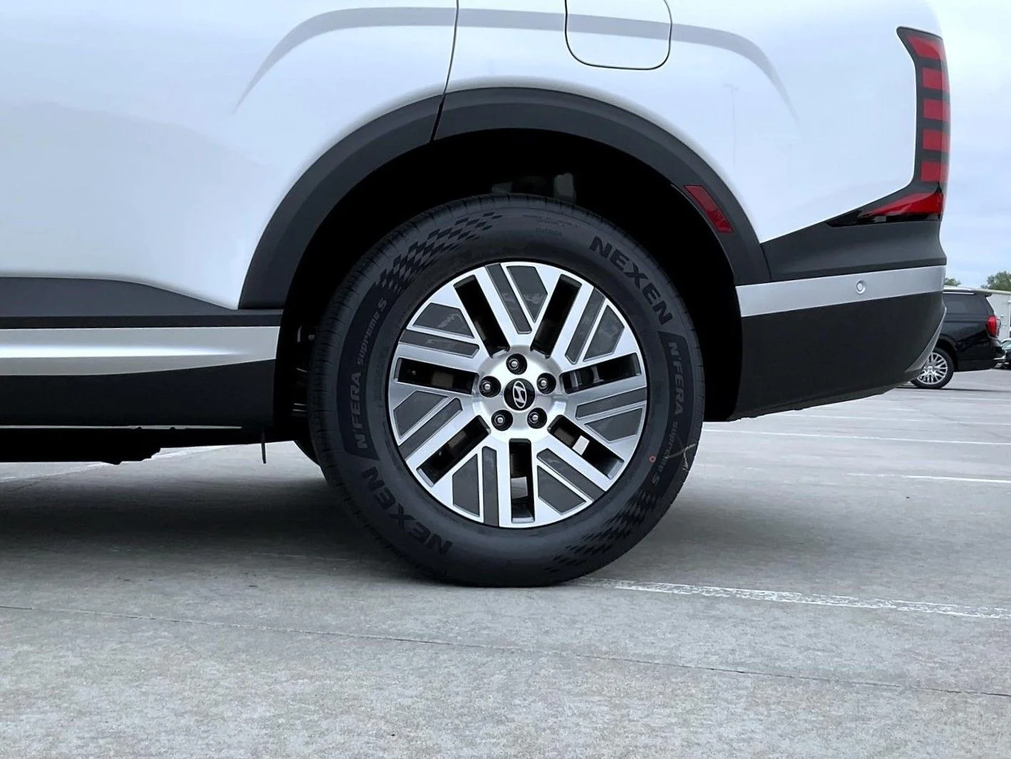 New 2026 White Hyundai SEL Premium image 25