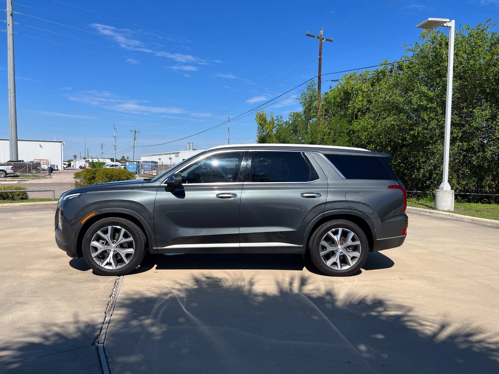Used 2022 Green Hyundai SEL image 2