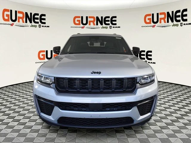 New 2026 Silver Zynith Exterior Paint Jeep Laredo Altitude image 6