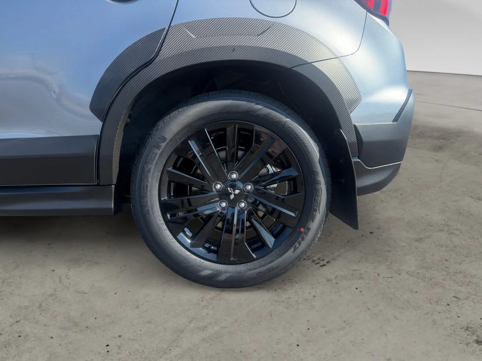 New 2026 Mercury Gray Metallic Mitsubishi Trail Edition image 9