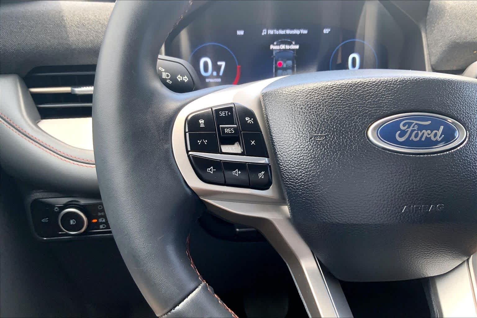 Used 2025 Agate Black Metallic Ford Active image 21
