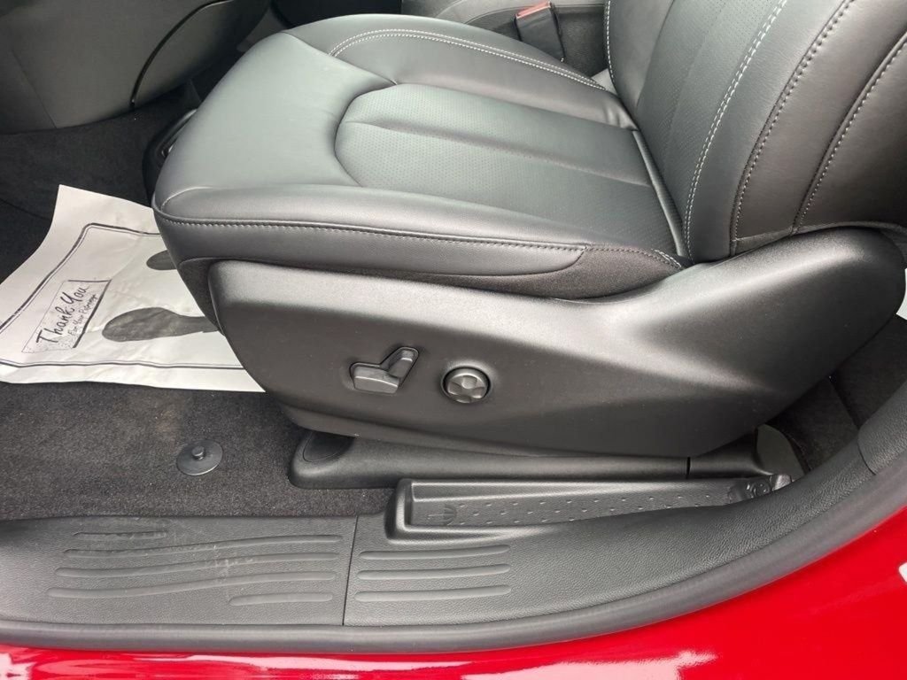 New 2026 Red Hot Pearl-Coat Exterior Paint Chrysler Select image 18
