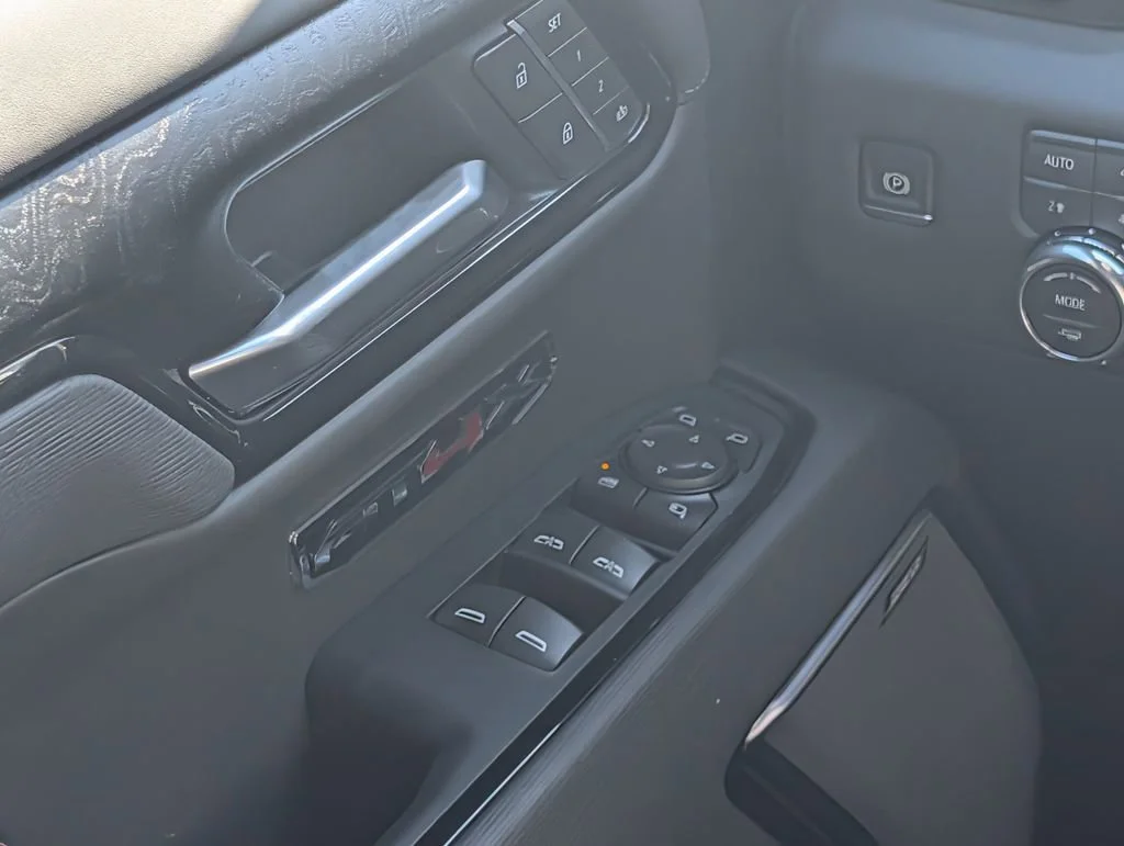 2026 GMC Sierra 1500 AT4X - Photo 10