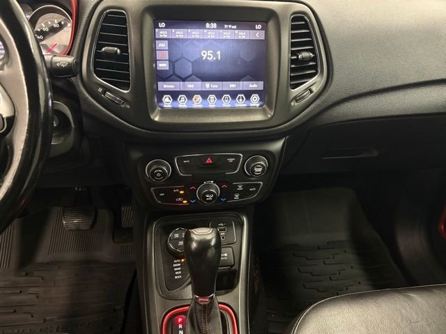 Used 2020 White Jeep Trailhawk image 21
