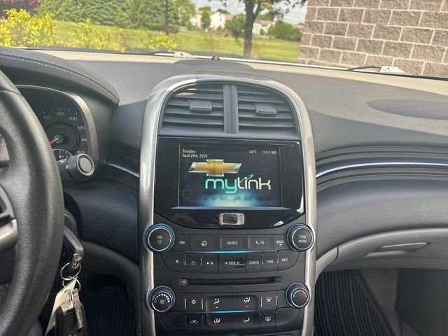 Used 2014 Summit White Chevrolet LT image 22