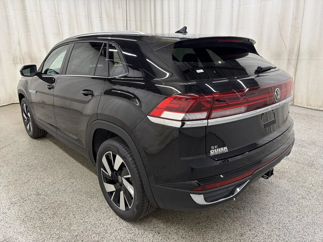 New 2026 Deep Black Pearl Volkswagen 2.0T SE w/Technology image 9