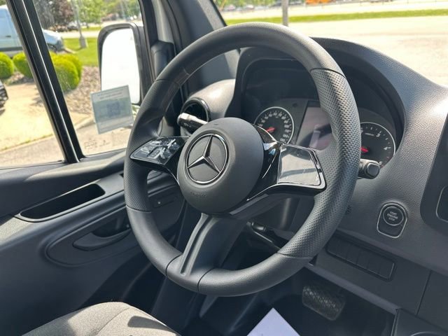 New 2026 Arctic White Mercedes-Benz Cargo 144 WB image 43