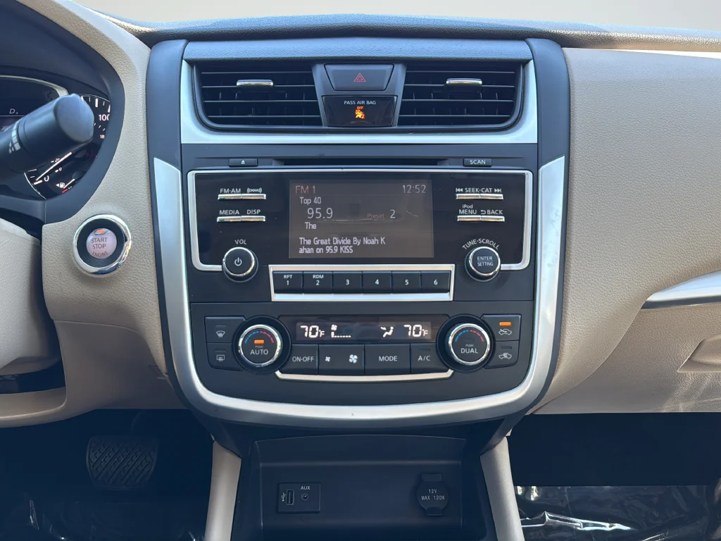 Used 2017 White Nissan 2.5 SV image 17