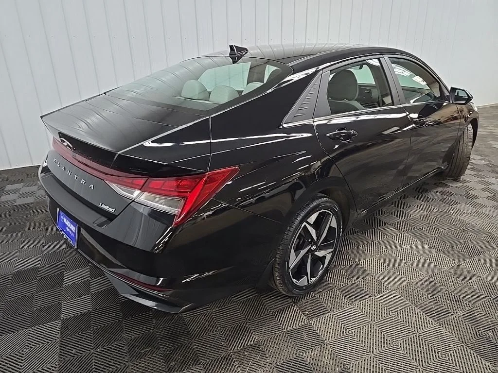 Used 2023 Black Hyundai Limited image 6