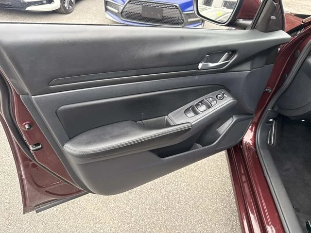 Used 2024  Nissan 2.5 SV image 19