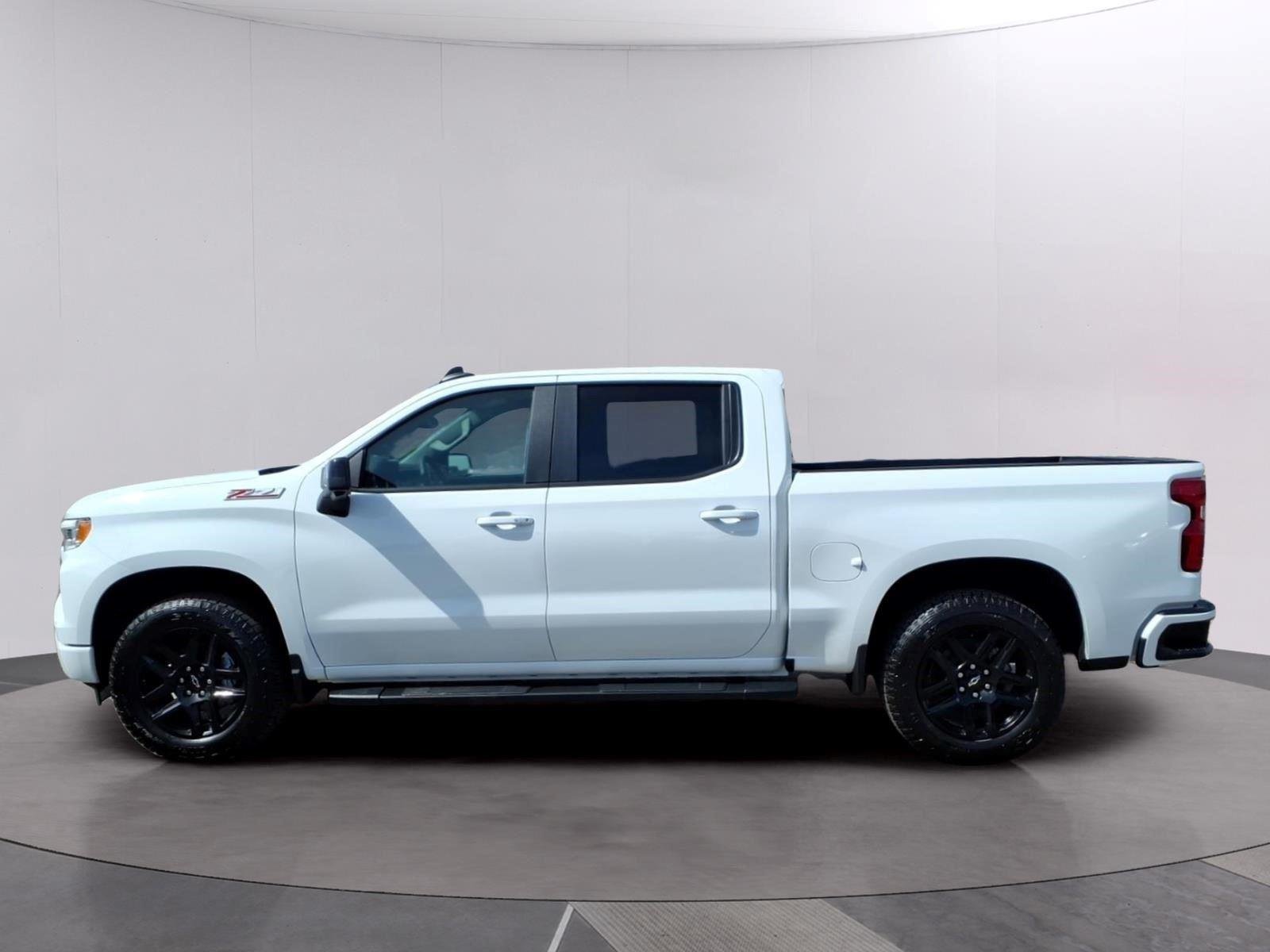 New 2026 Summit White Chevrolet RST image 2