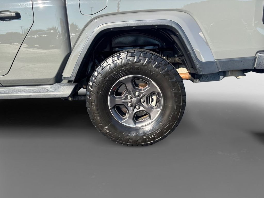 Certified Used 2020 Gray Jeep Overland image 9