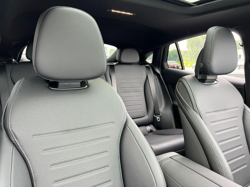New 2026 Polar White Mercedes-Benz GLC300 image 25