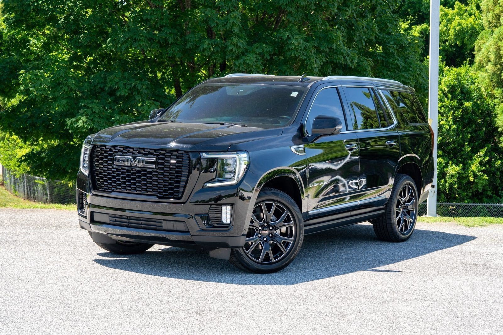 Used 2024 Onyx Black GMC Denali image 2