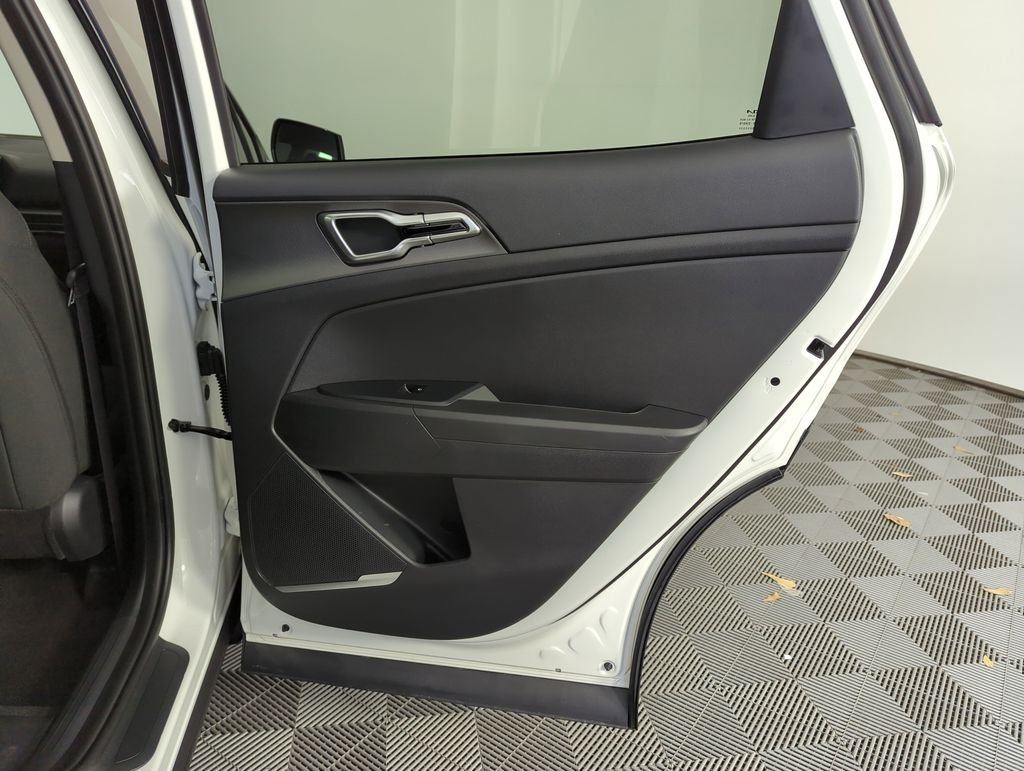 New 2026 Snow White Pearl Kia LX image 30