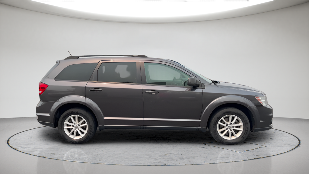 Used 2016 Gray Dodge SXT image 3