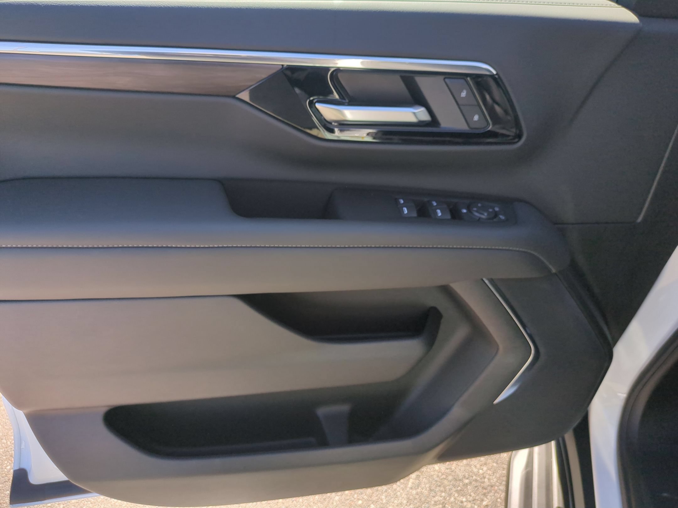 2027 Chevrolet Tahoe LS - Photo 24