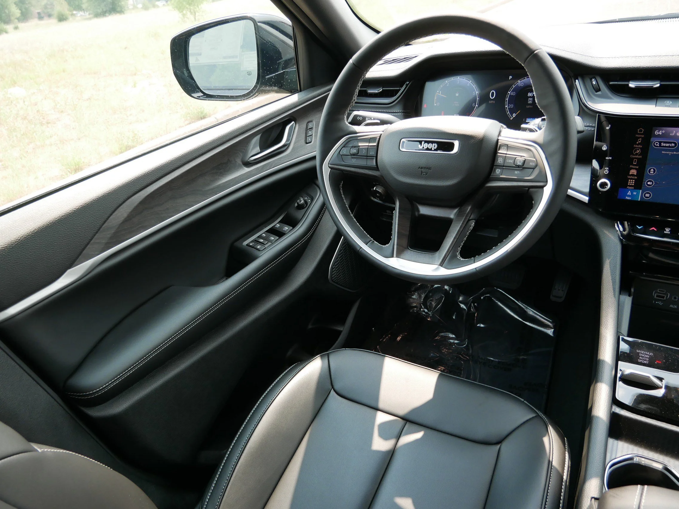 New 2026 Diamond Black Crystal Pearlcoat Jeep Limited image 9