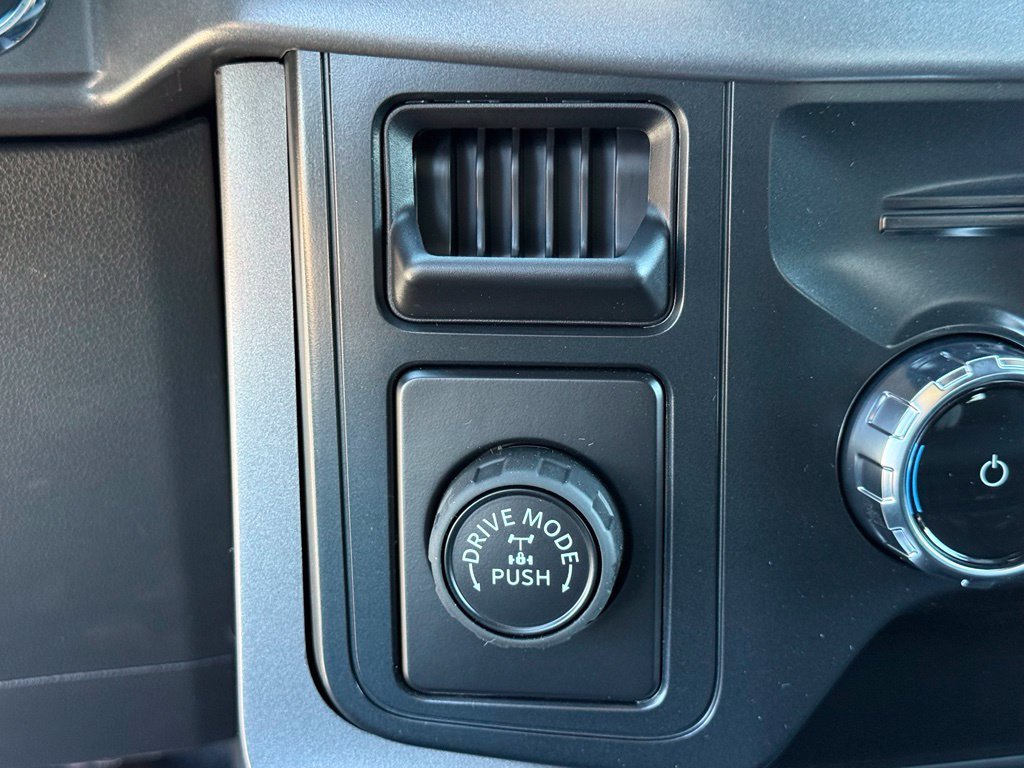 New 2026 Oxford White Ford XLT image 13