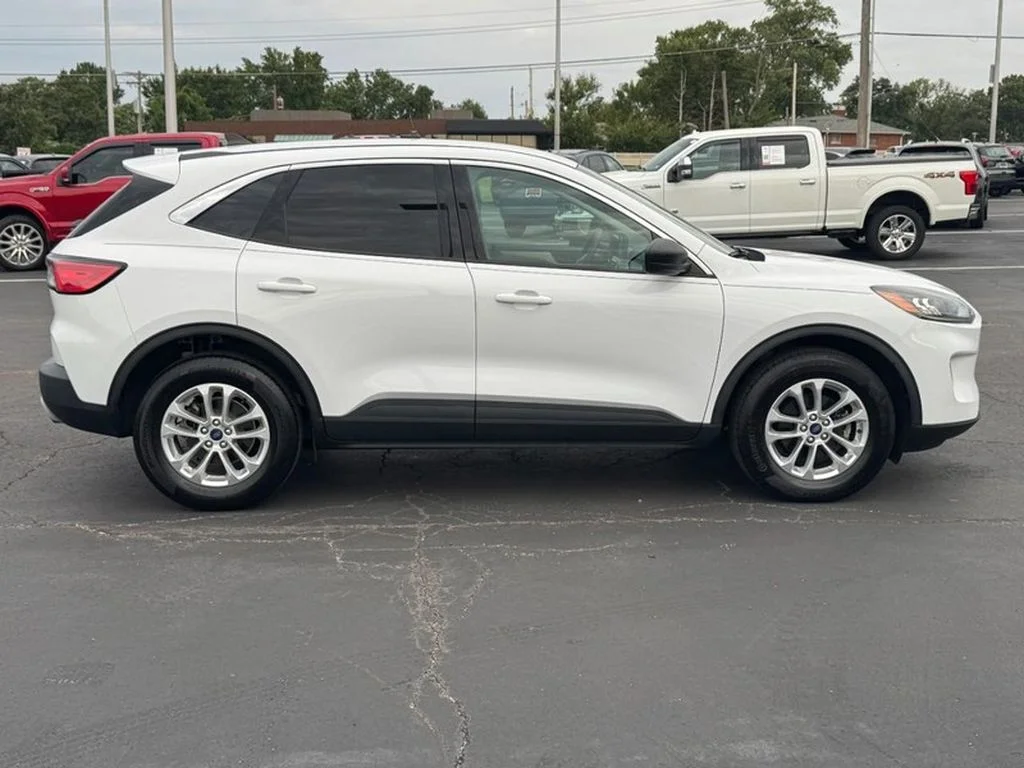Used 2022 Ford Escape SE with VIN 1FMCU9G60NUC02154 for sale in Waterloo, IL