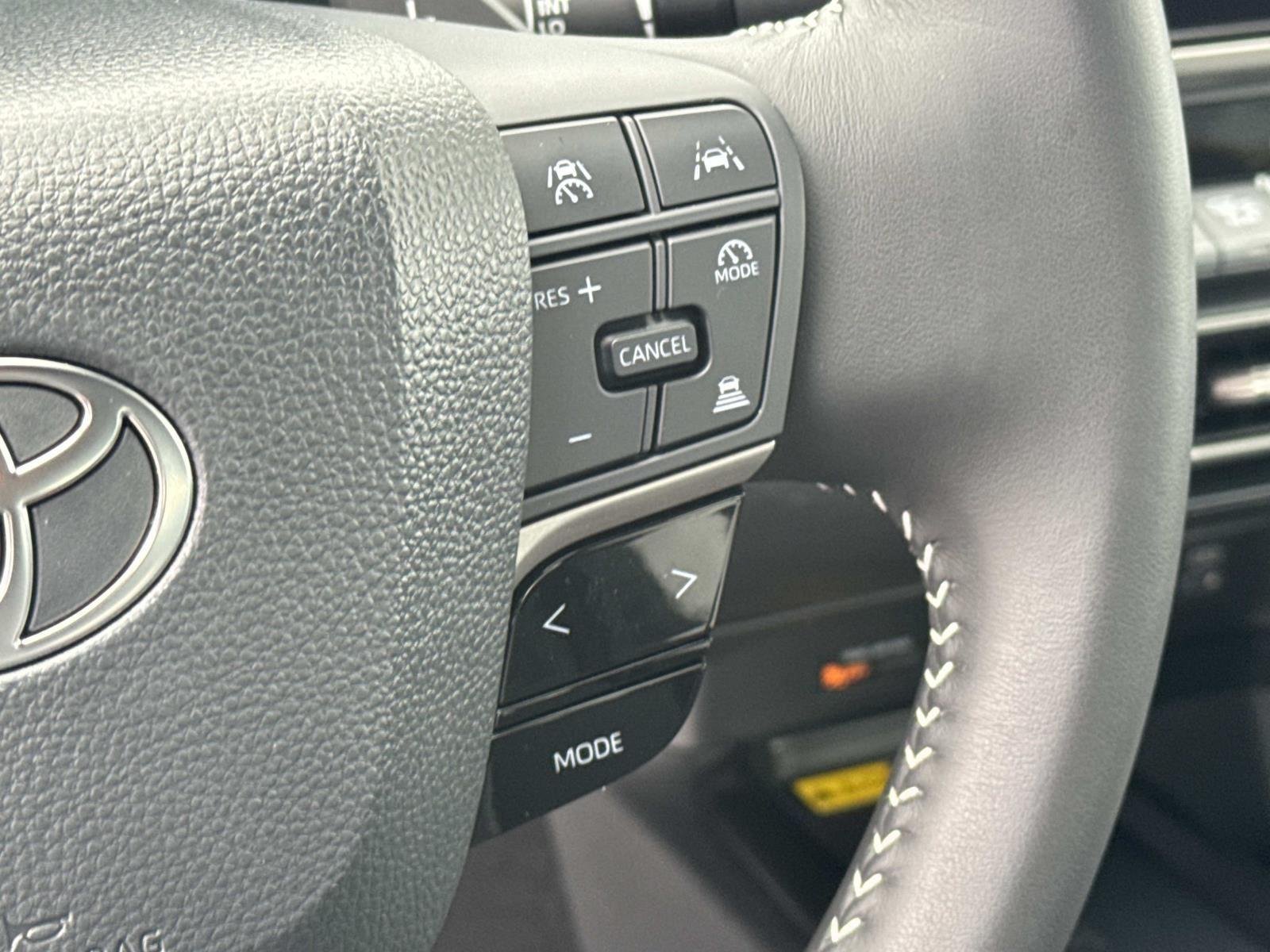 Used 2026 Reservoir Blue Toyota se image 24