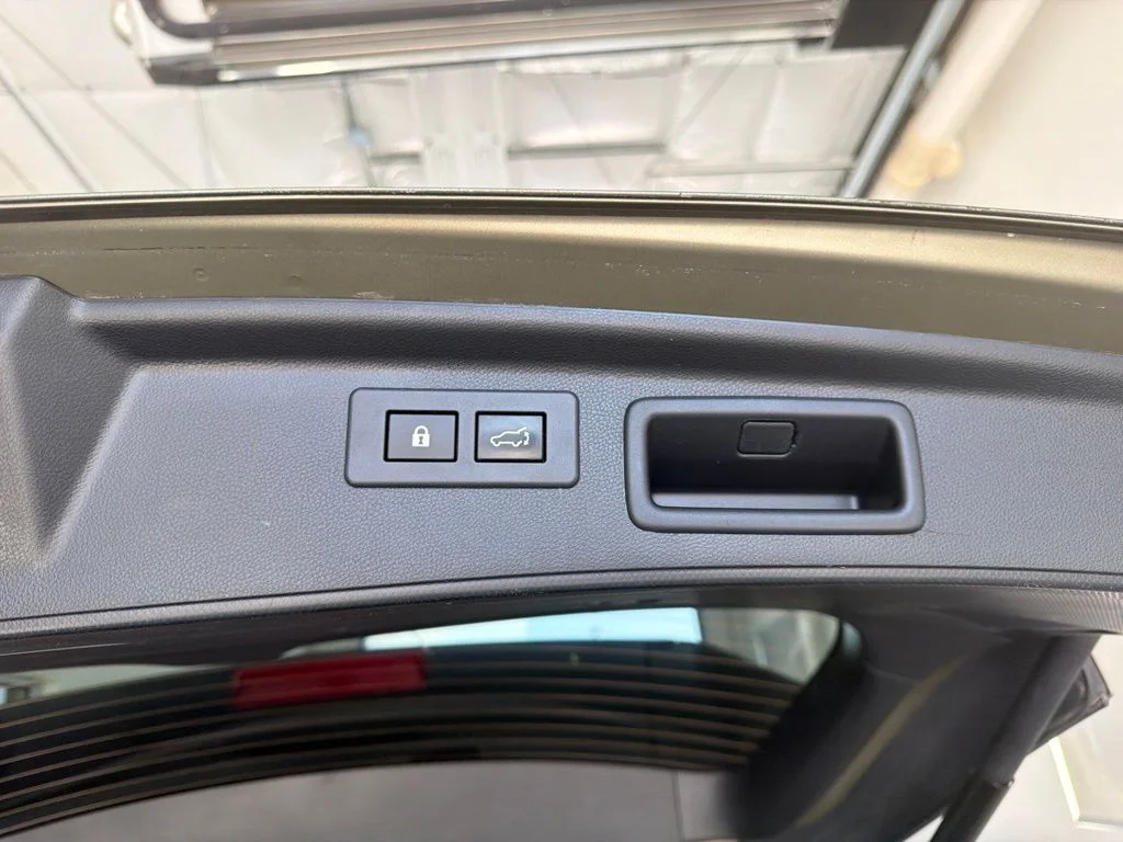 Used 2022 Green Metallic Subaru Premium image 43