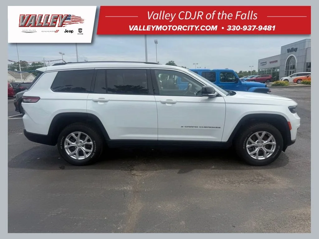 Used 2023 White Jeep Limited image 1
