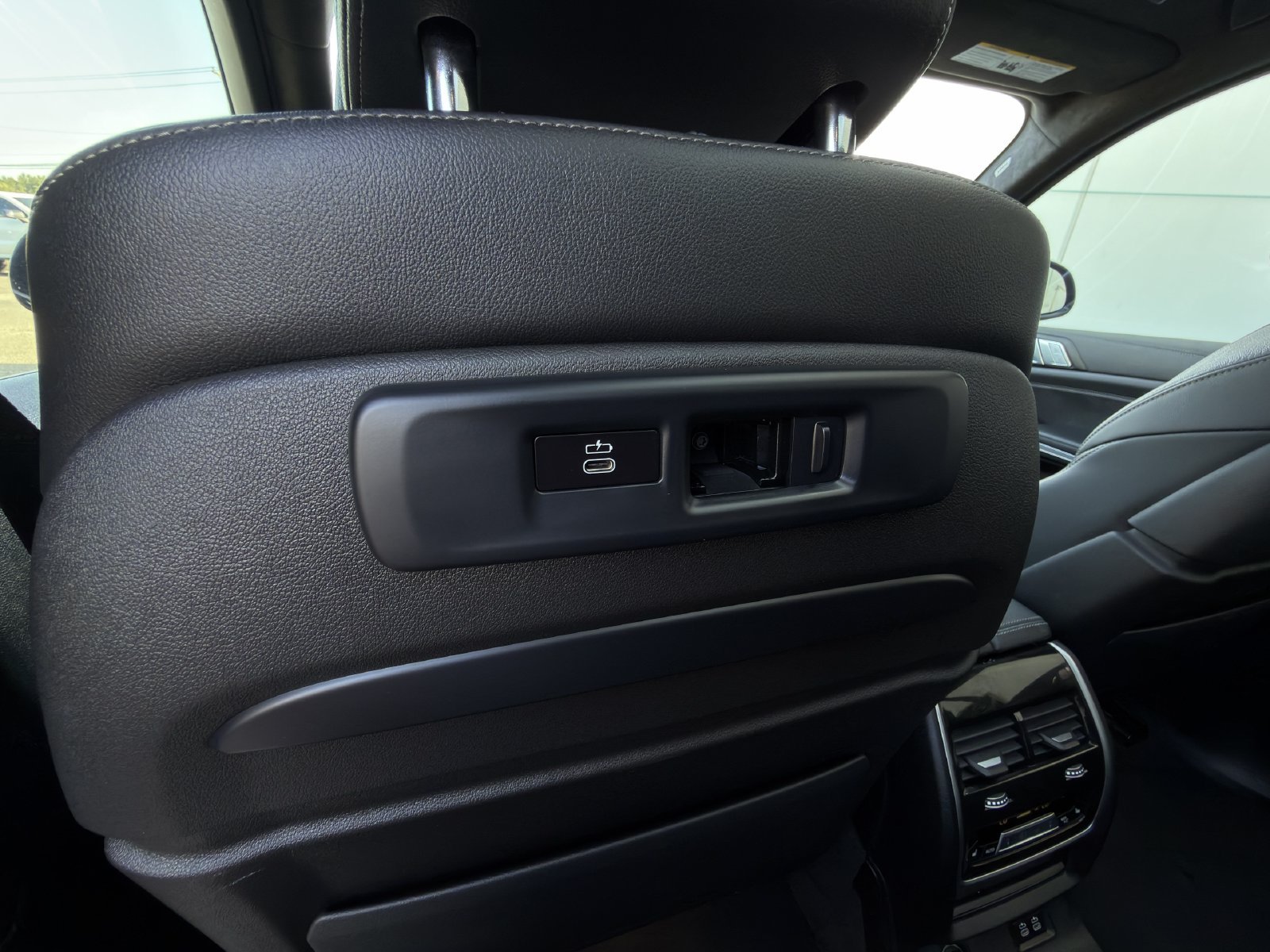 Used 2022 Black BMW M50i image 29